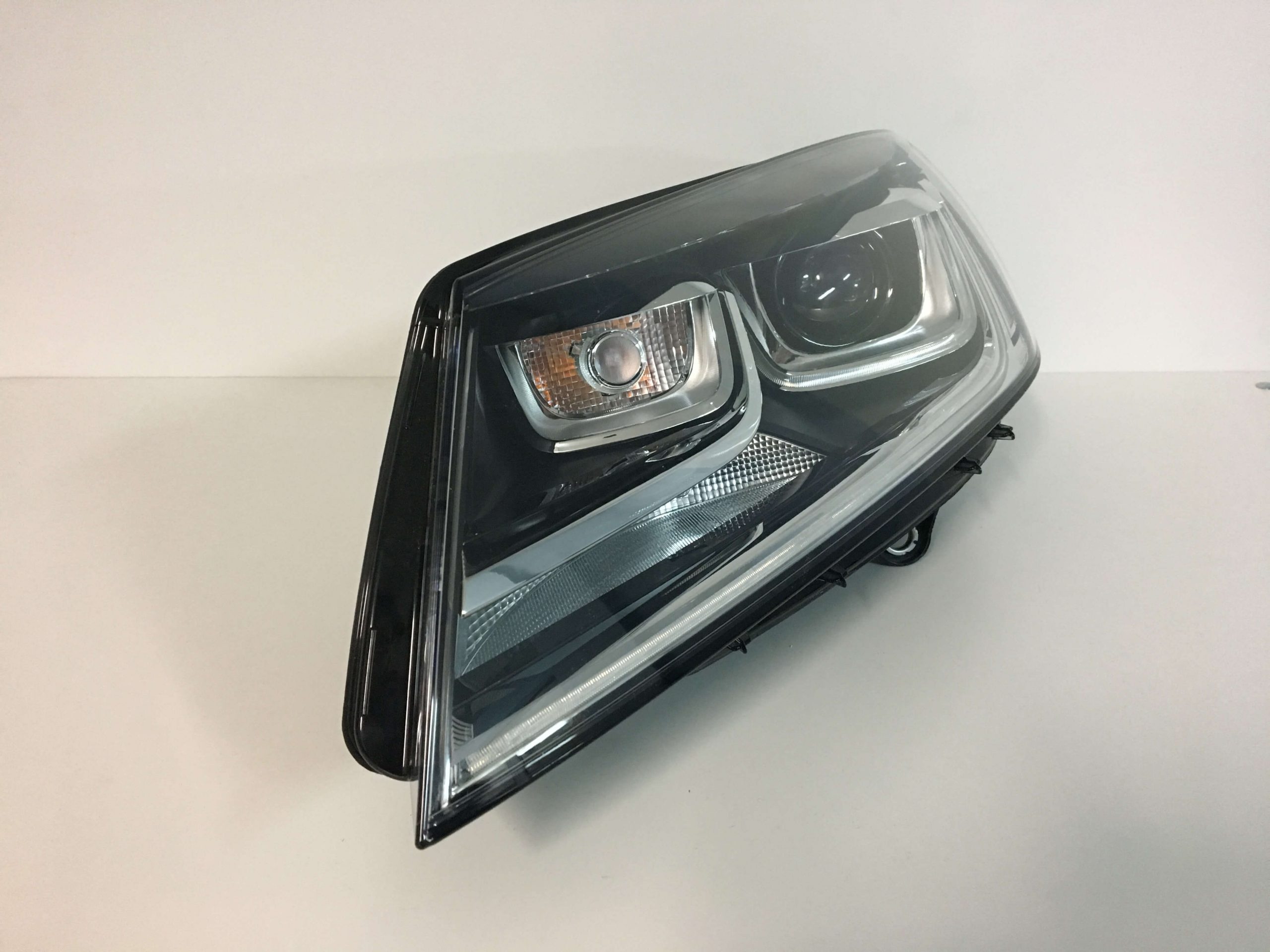Volkswagen TOUAREG Intelligent AHL Xenon headlights - Xenonled.eu
