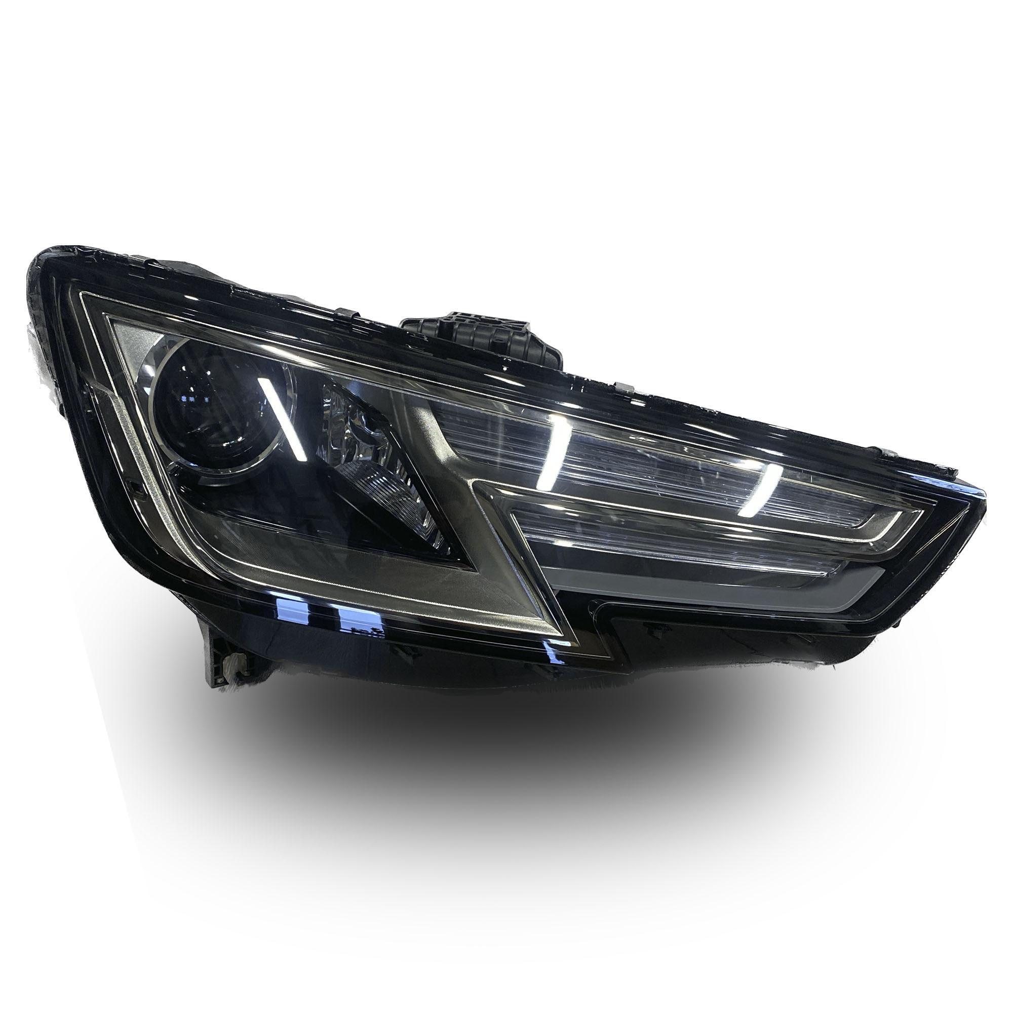 Audi A4 B9 8W0941006 Bi-xenon Europinis Dešinės Pusės Žibintas